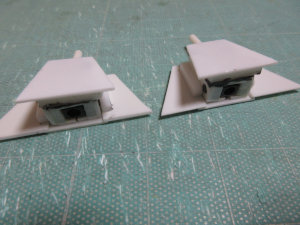 3mmプラ角棒で高くしていたけど……